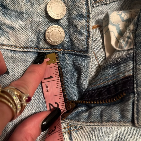 Low Rise Cropped Jeans - Picture 12 of 12